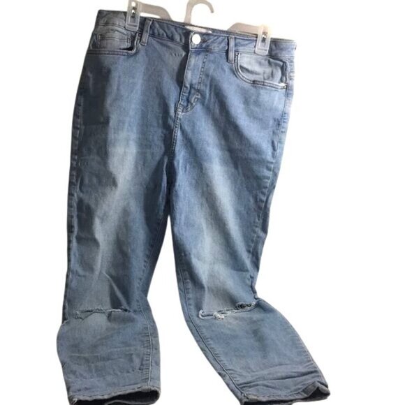 Forever 21 Womens Jeans Stretch Distressed Light Wash Straight Leg Size 14 - Picture 1 of 9